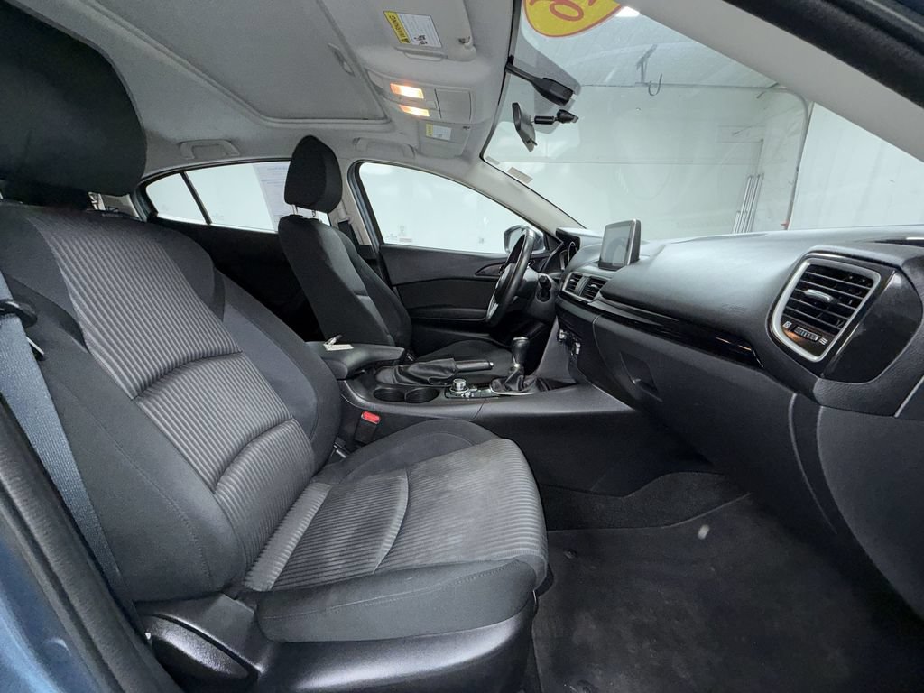 Used 2016 MAZDA MAZDA3 i Touring w/ Popular Equipment Package FWD image 18