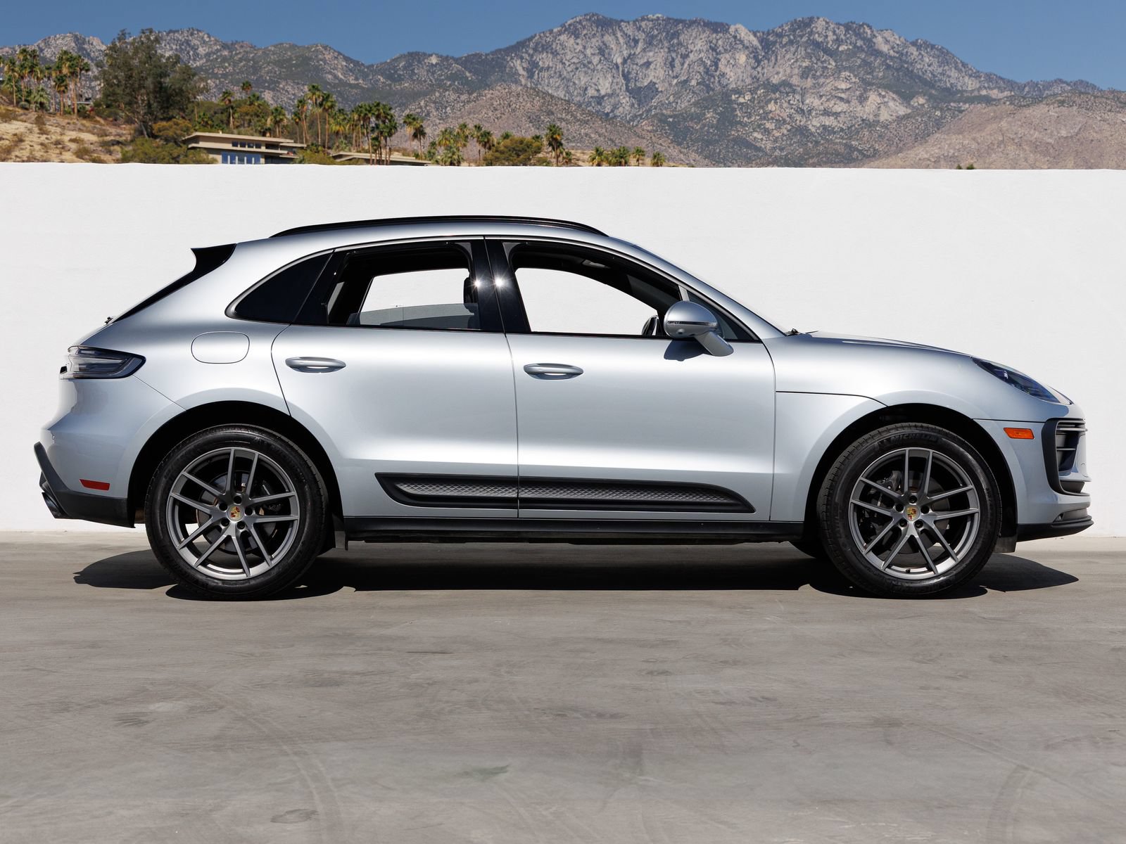 Used 2025 Porsche Macan AWD/4WD image 8