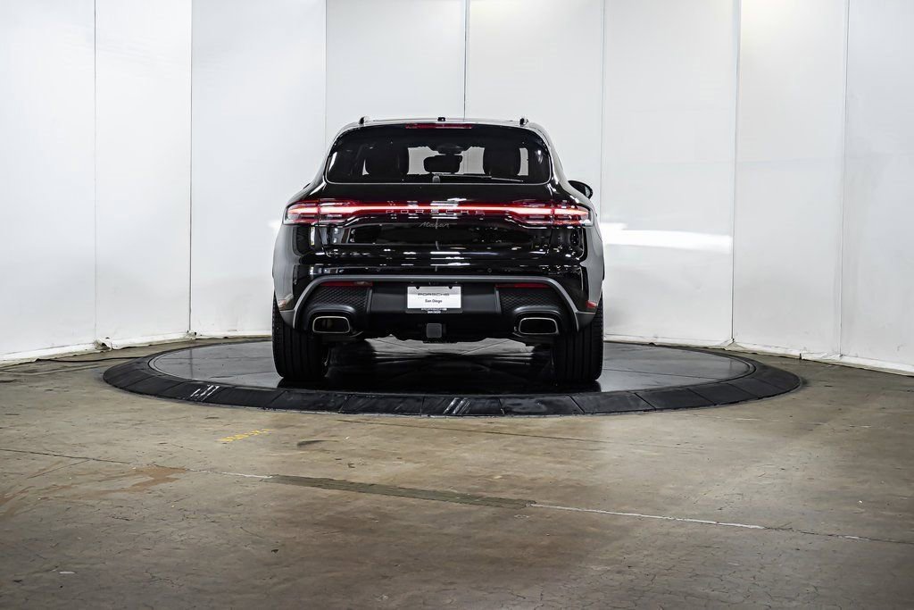 Certified 2025 Porsche Macan image 6