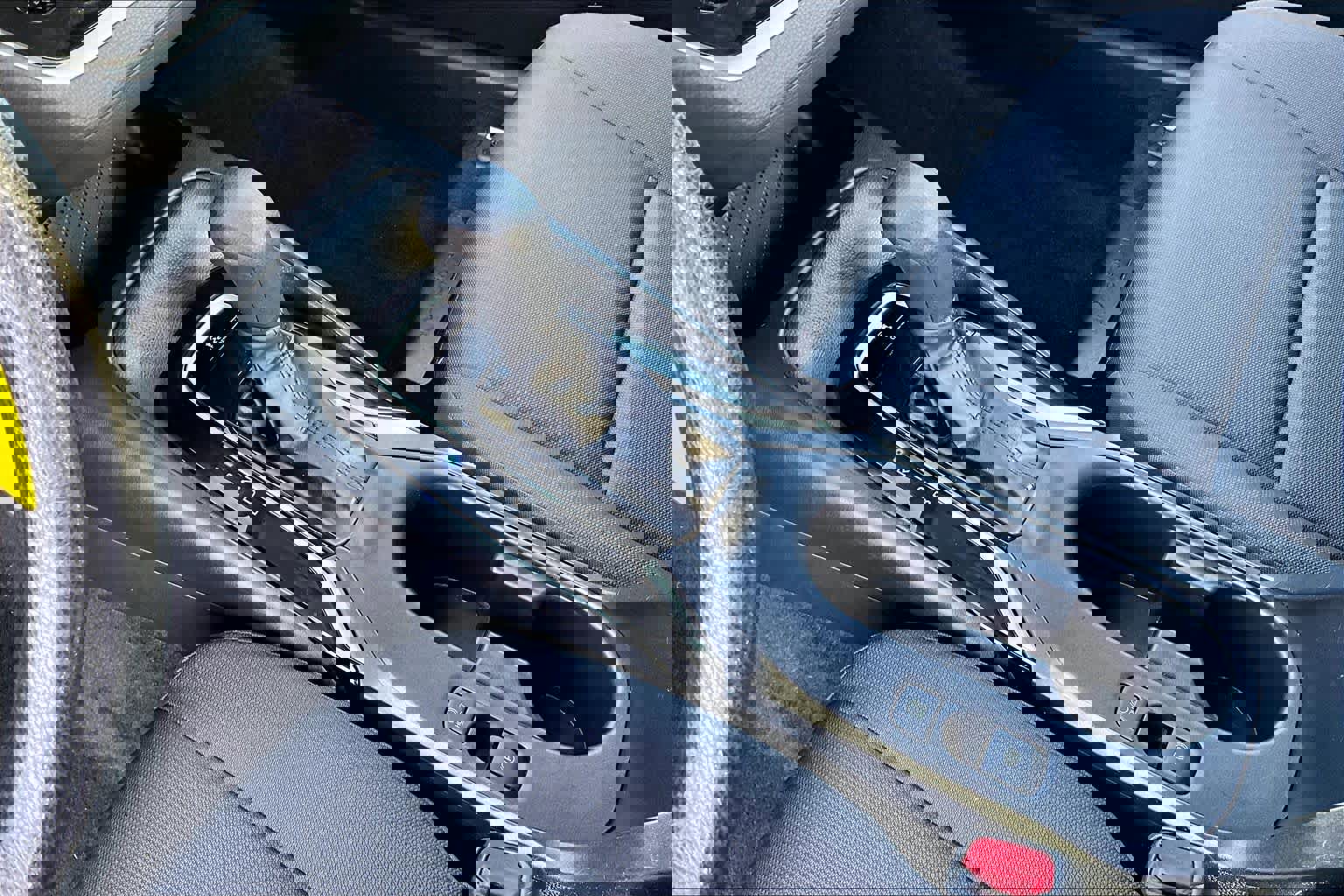 Used 2023 Toyota Corolla LE w/ Carpet Mat Package (TMS) FWD image 15