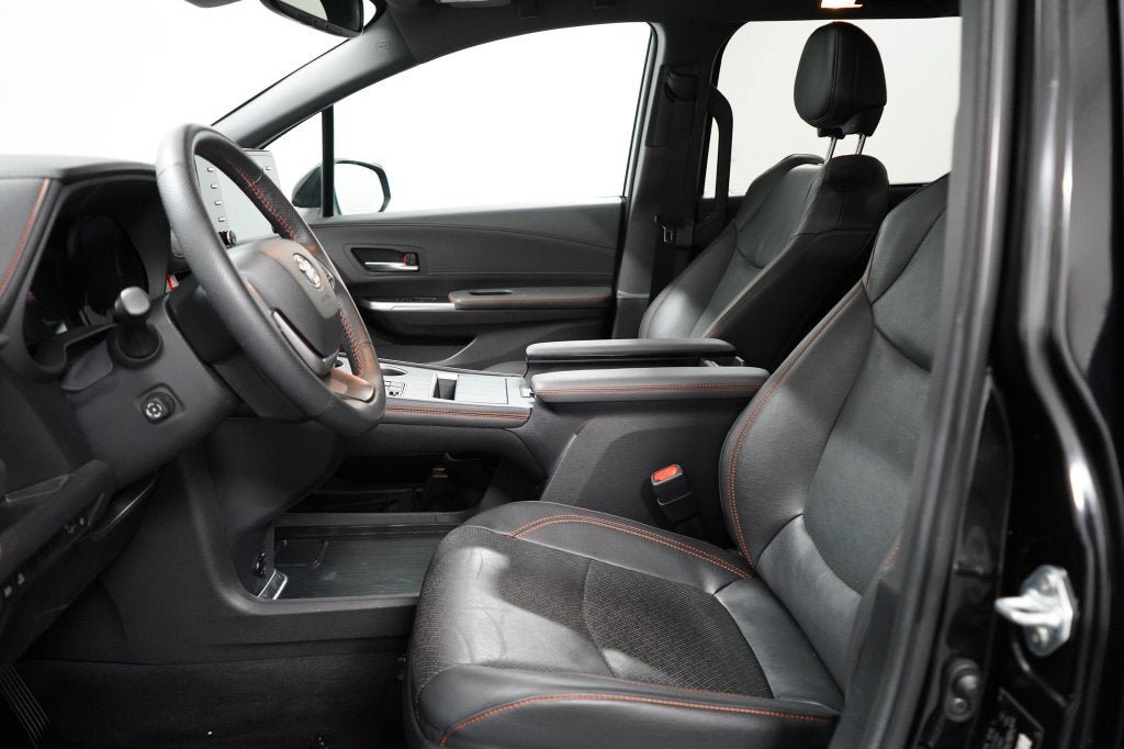 Used 2024 Toyota Sienna XSE w/ XSE Premium Package FWD image 12