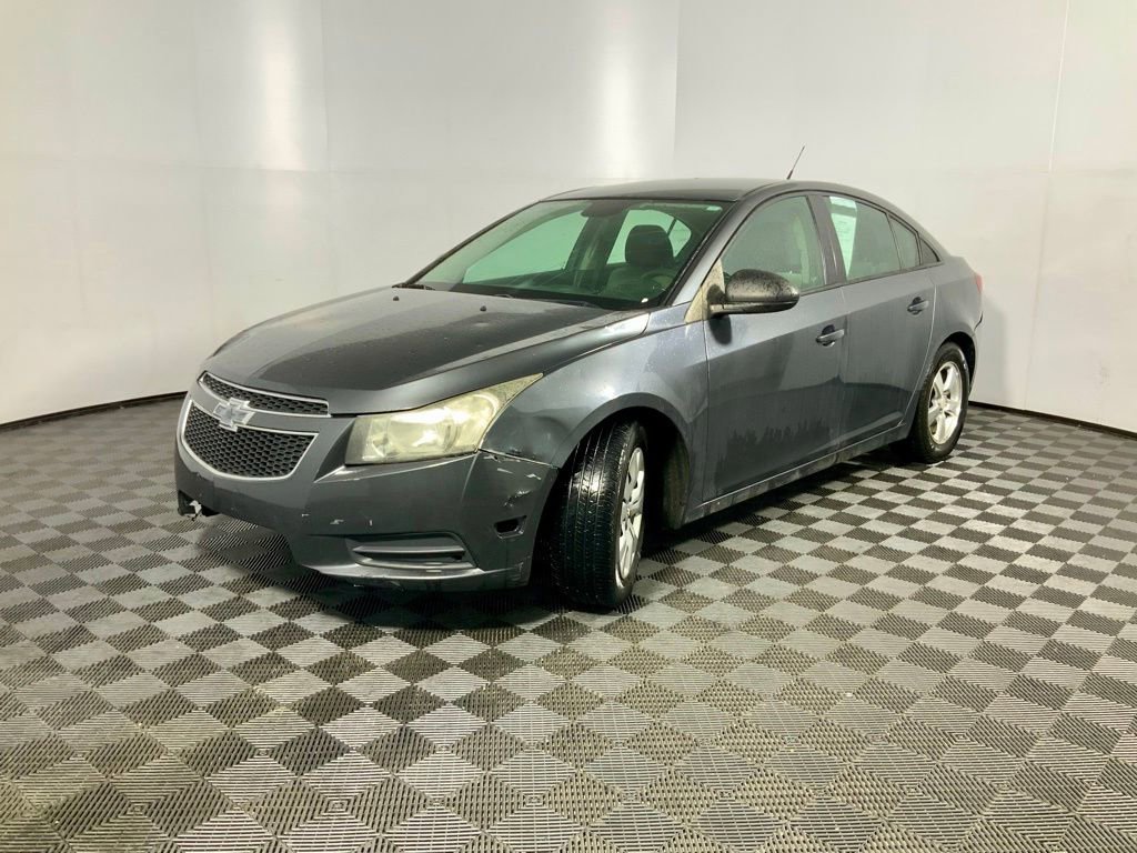 Used 2013 Chevrolet Cruze LS image 4