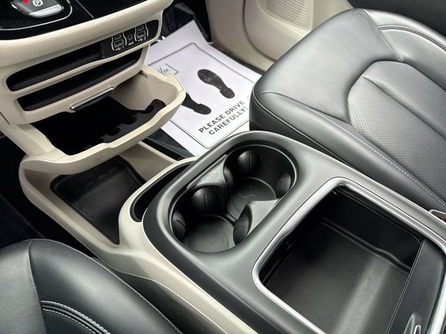 Used 2024 Chrysler Pacifica Limited FWD image 21