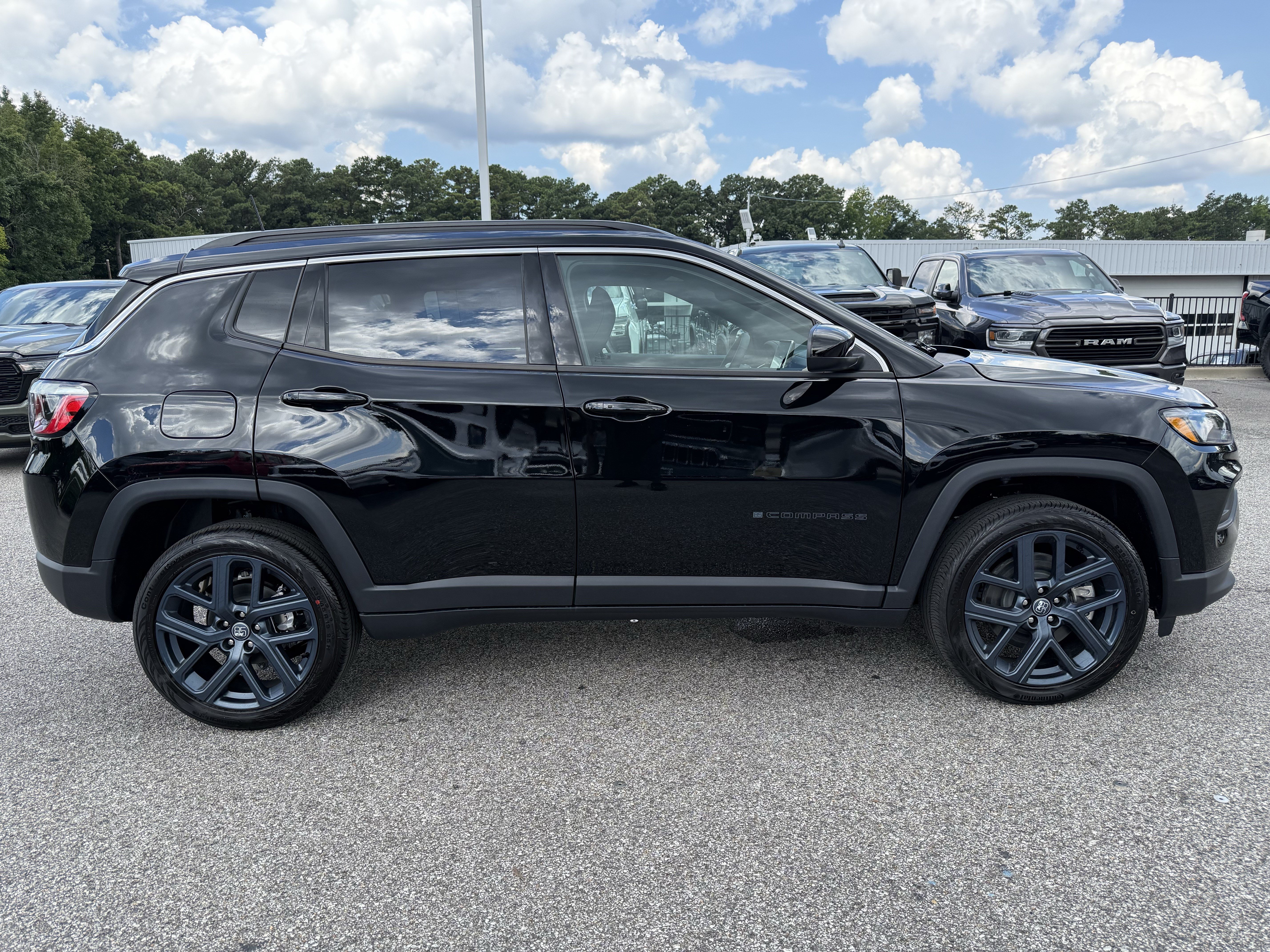 New 2026 Jeep Compass Latitude AWD/4WD image 11
