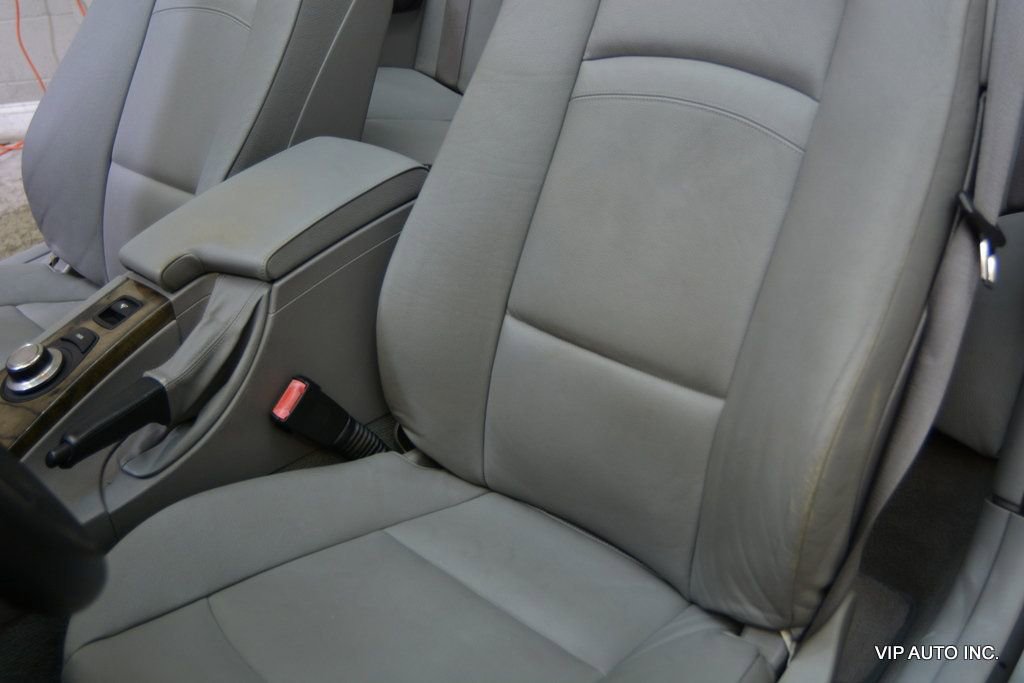 Used 2007 BMW 335i Convertible image 17
