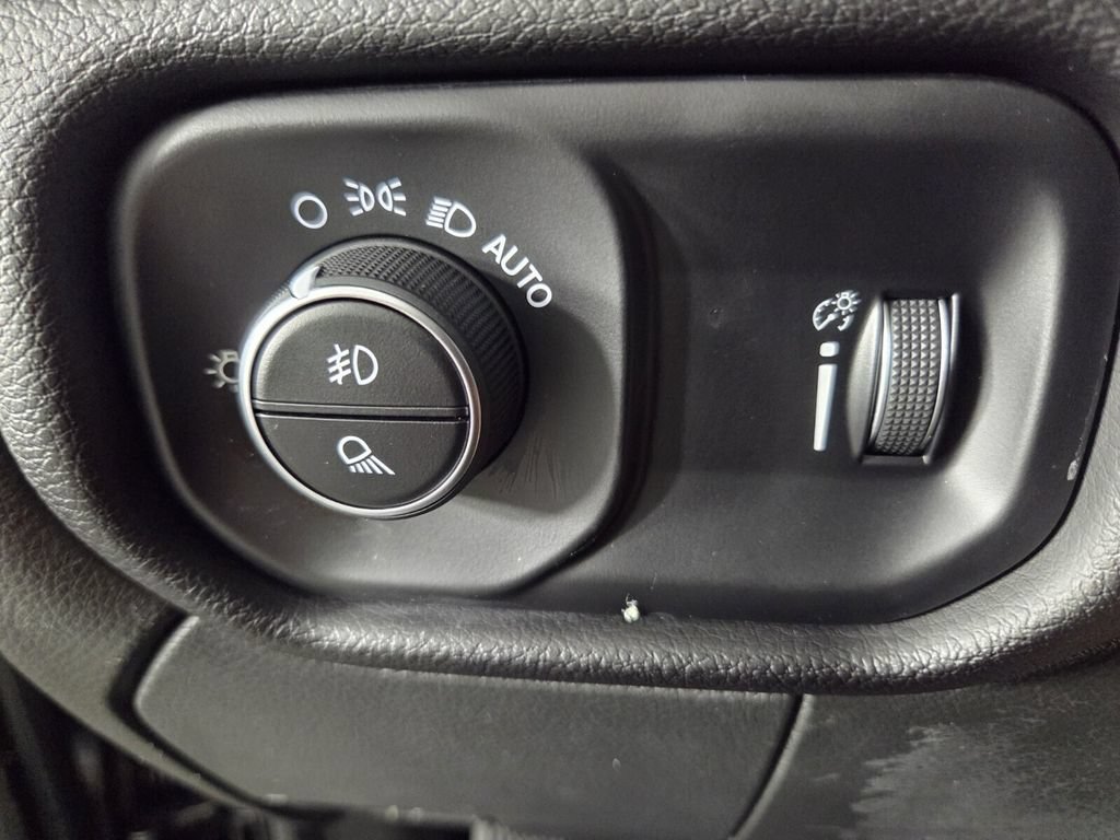 Used 2025 RAM 2500 Big Horn AWD/4WD image 18