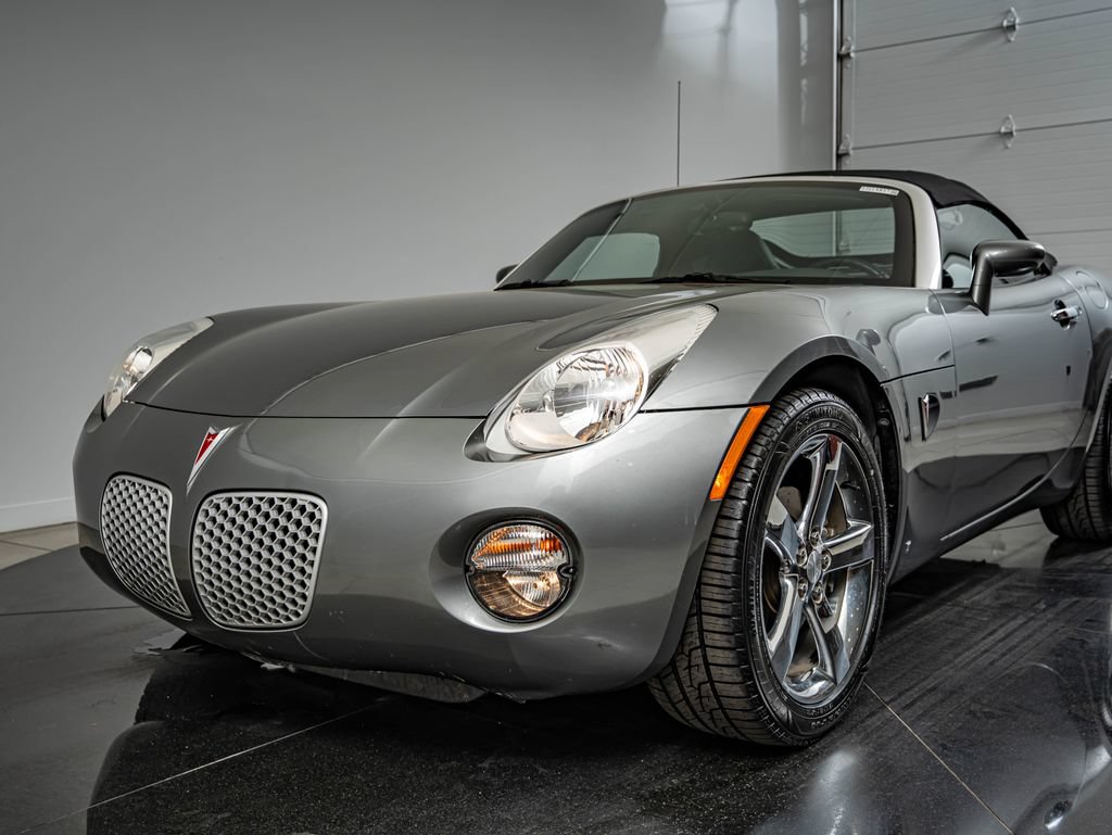 Used 2006 Pontiac Solstice Convertible w/ Premium Package RWD image 15