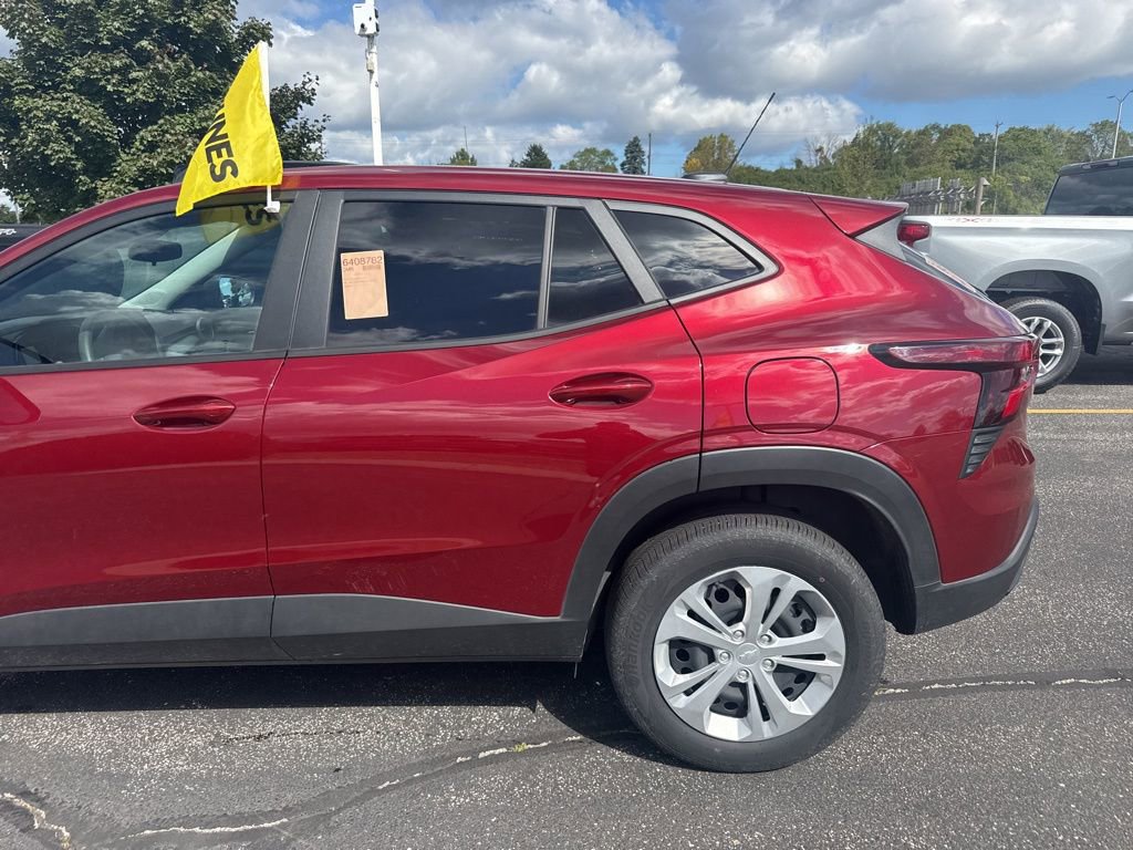 Used 2025 Chevrolet Trax LS image 7