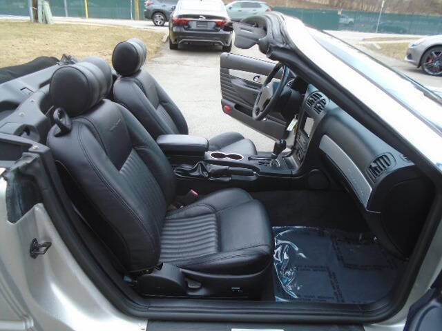 Used 2005 Ford Thunderbird Deluxe image 11