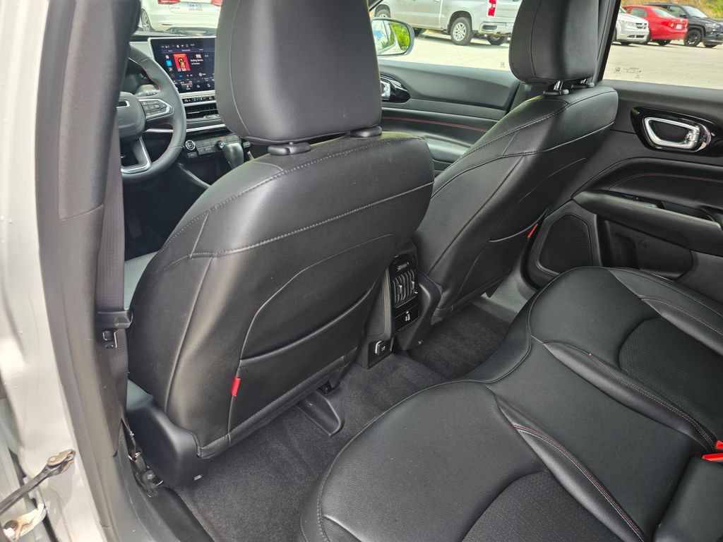 Used 2024 Jeep Compass Trailhawk w/ Trailhawk Convenience Group AWD/4WD image 25