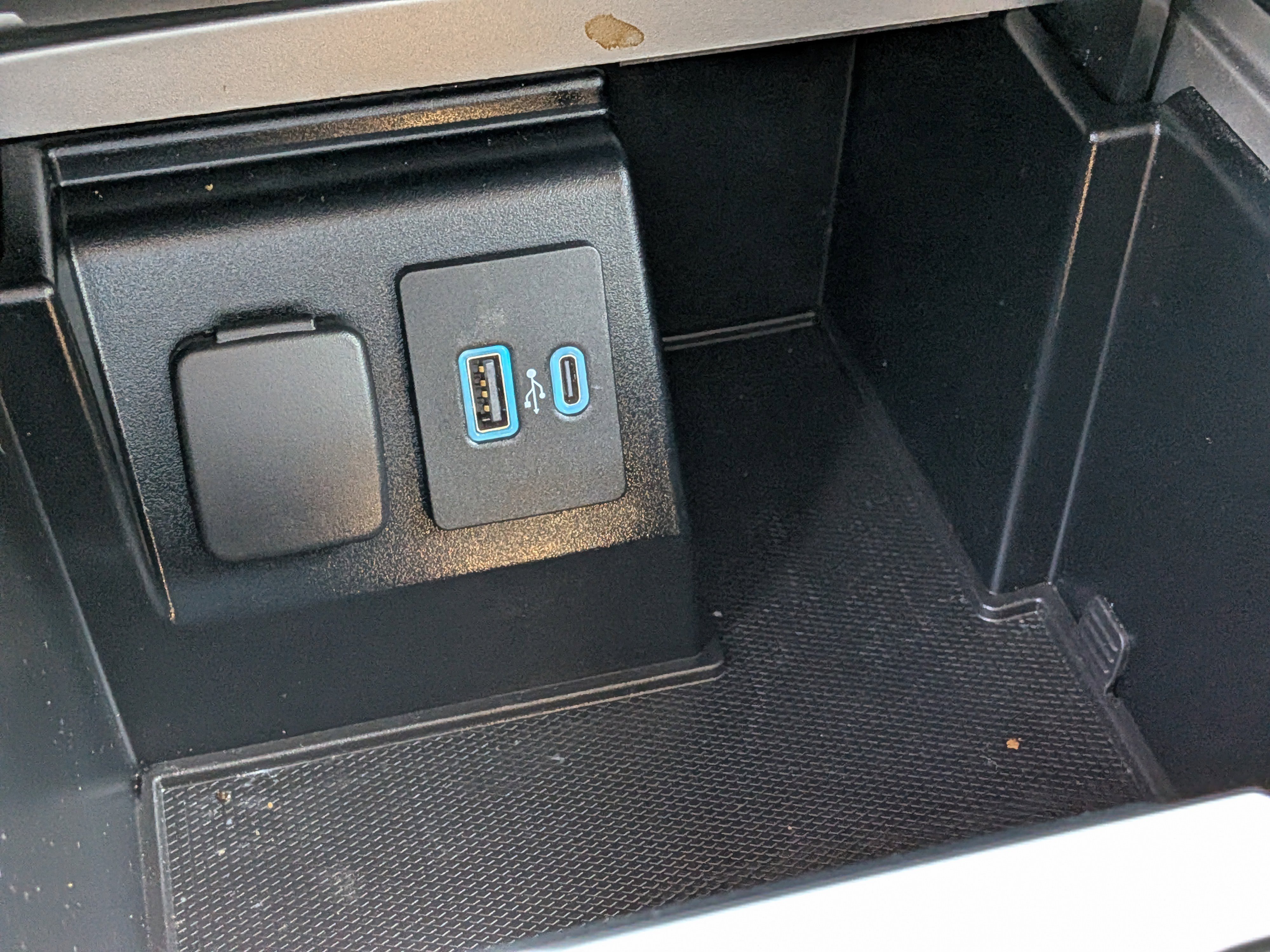 Used 2020 Ford Explorer Limited w/ Class III Trailer Tow Package image 32