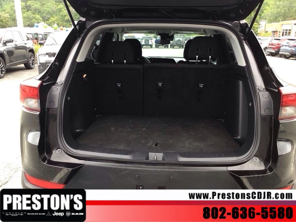 Used 2025 Chevrolet TrailBlazer LT AWD/4WD image 29