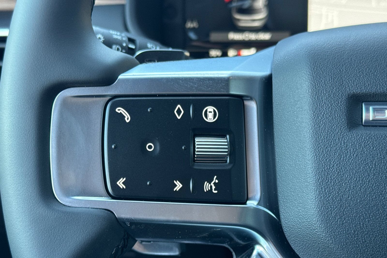 Used 2025 Land Rover Discovery Dynamic SE AWD/4WD image 28