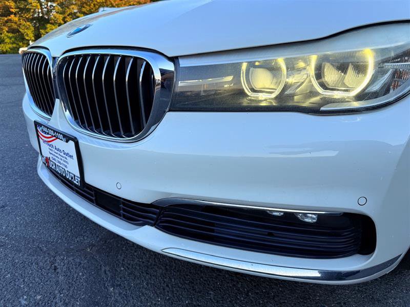 Used 2016 BMW 740i image 9