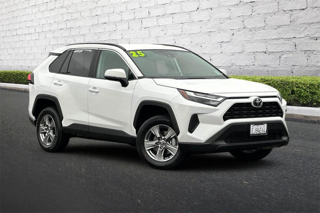 Used 2025 Toyota RAV4 XLE image 2