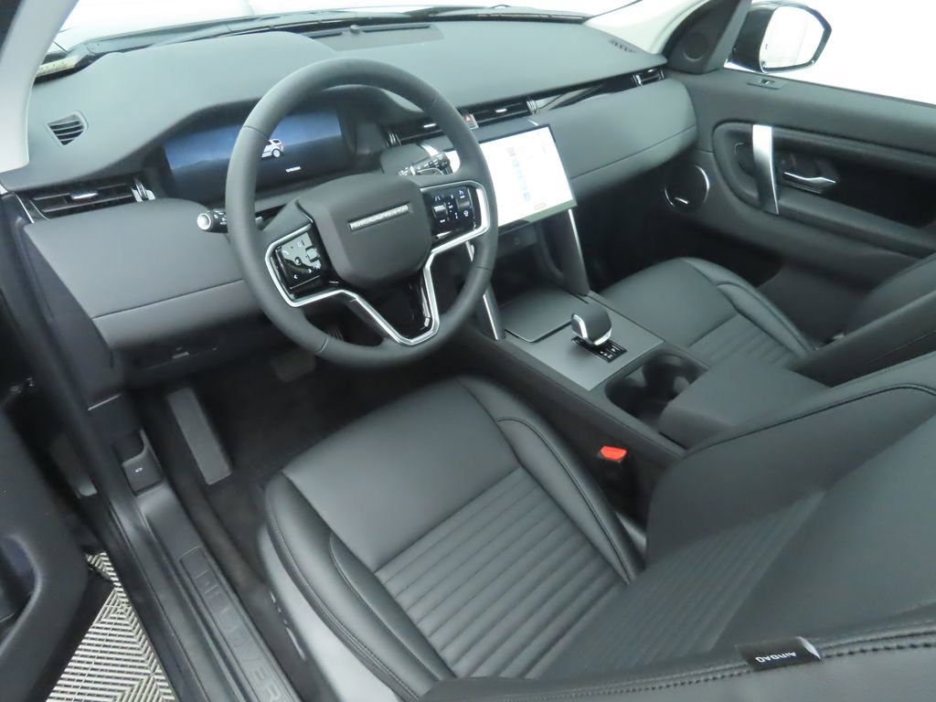 Used 2025 Land Rover Discovery Sport S image 9