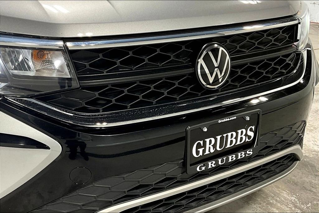 Used 2024 Volkswagen Taos SE image 37