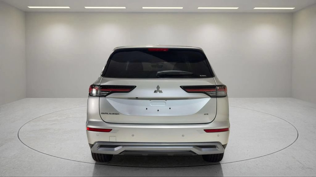 Used 2025 Mitsubishi Outlander SE AWD/4WD image 4