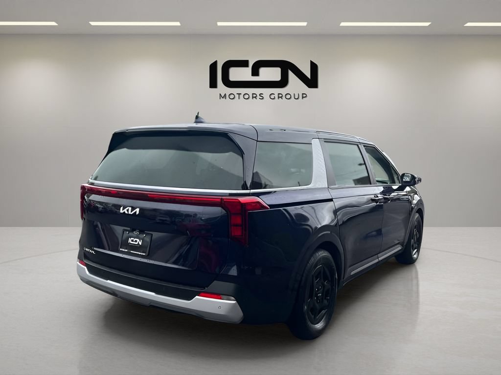 Used 2025 Kia Carnival FWD image 5