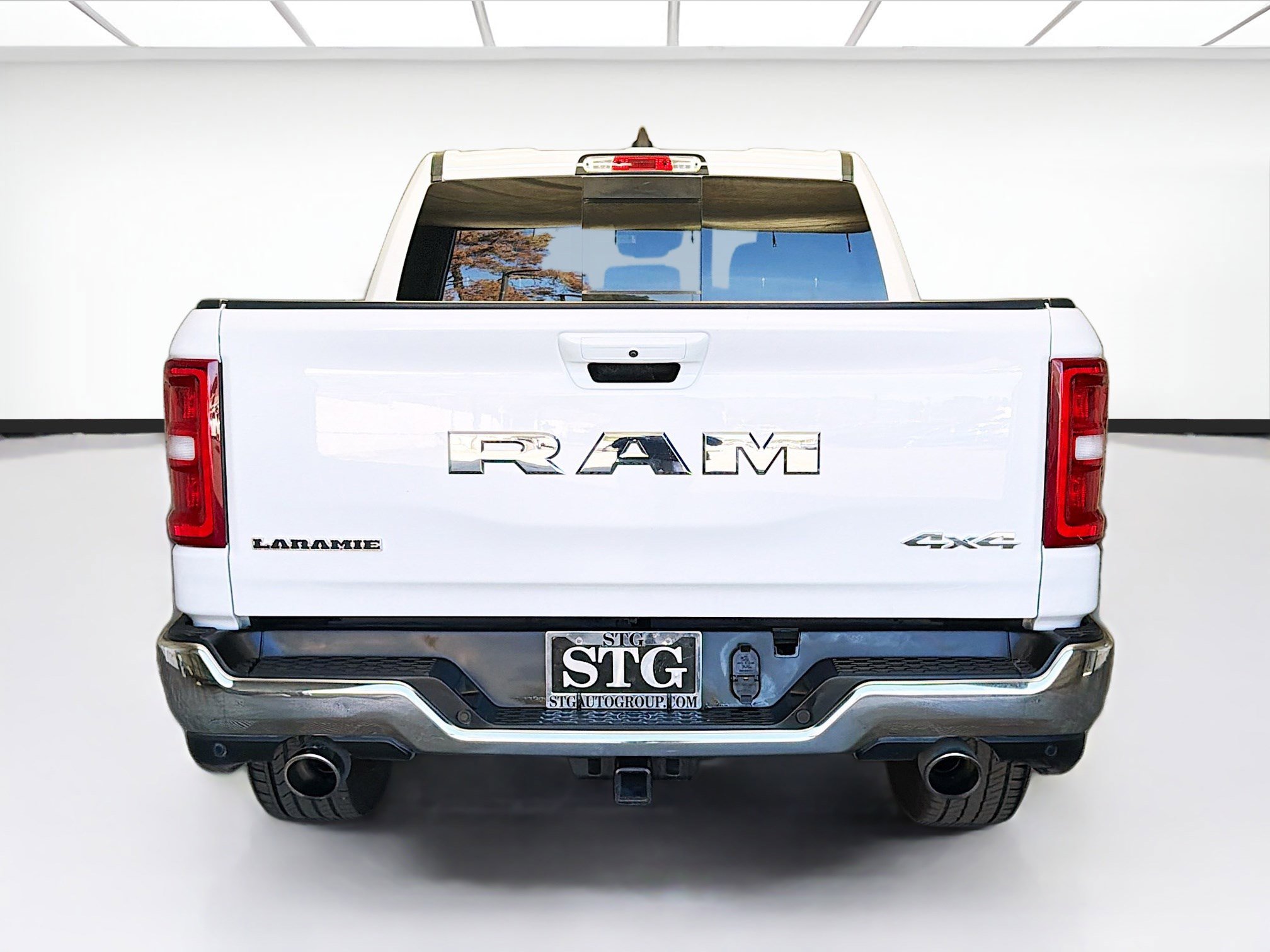 Used 2025 RAM 1500 Laramie AWD/4WD image 5