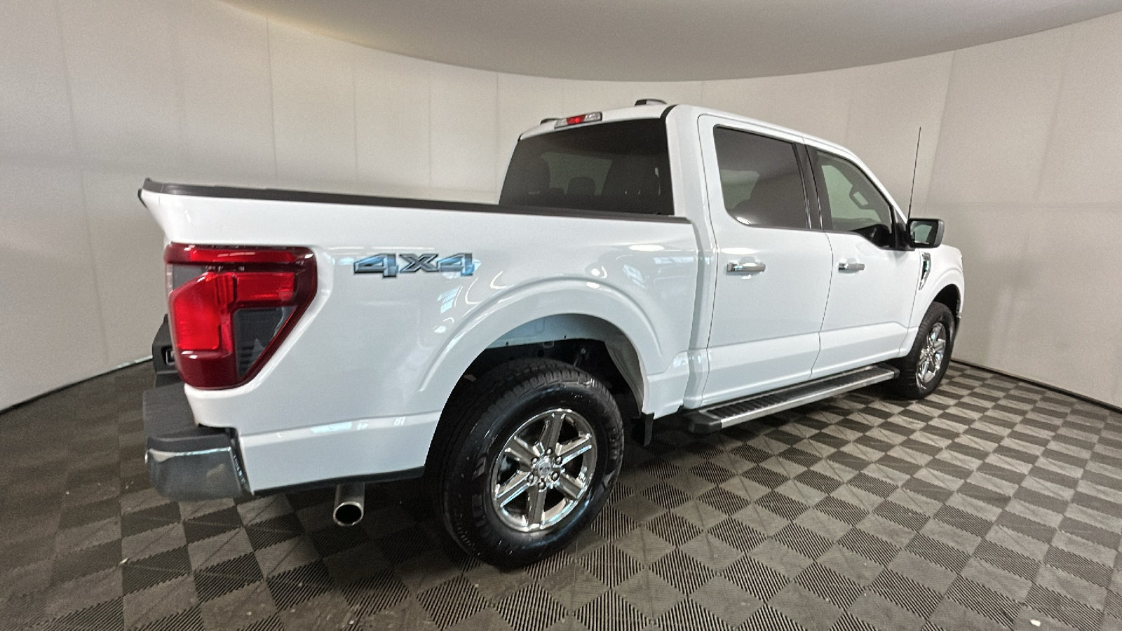 Used 2025 Ford F150 XLT AWD/4WD image 3