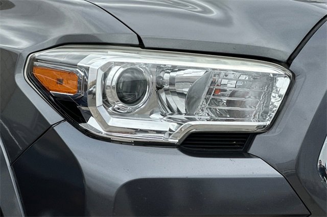 Used 2020 Toyota Tacoma 2WD Double Cab image 12