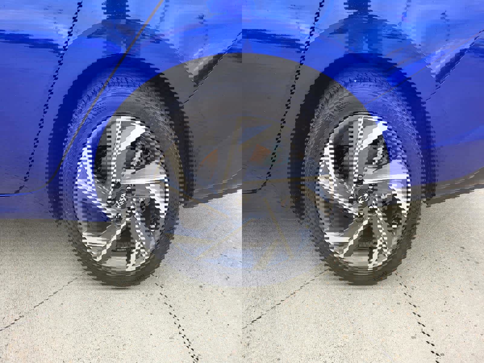 Used 2024 Hyundai Elantra Limited image 25