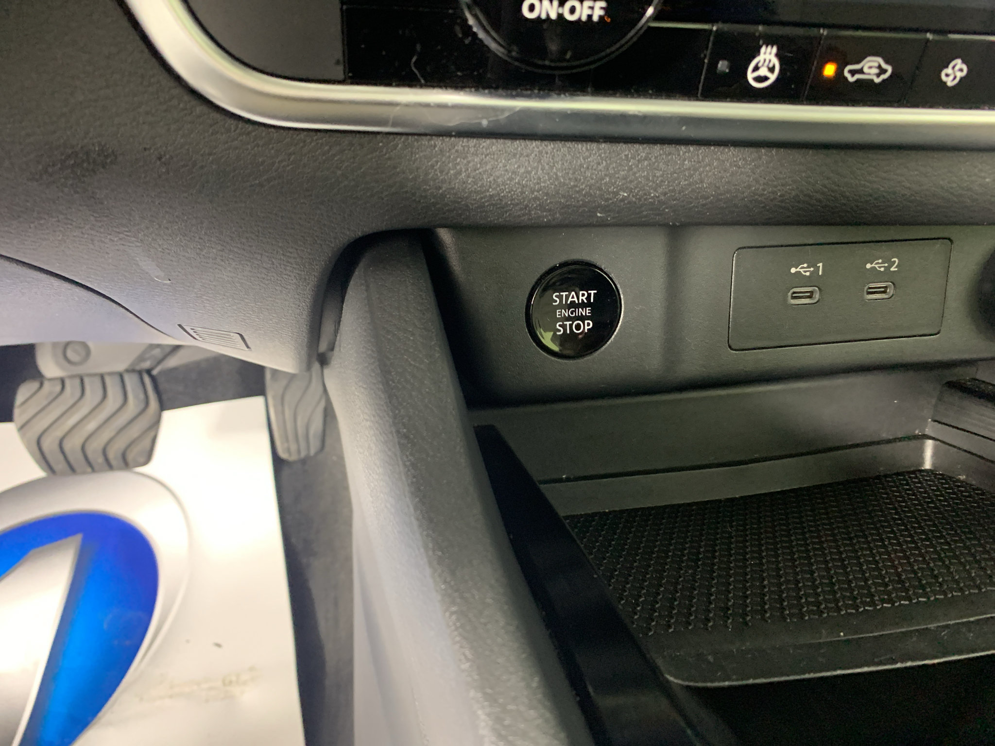 Used 2024 Nissan Rogue SV w/ SV Premium Package AWD/4WD image 17