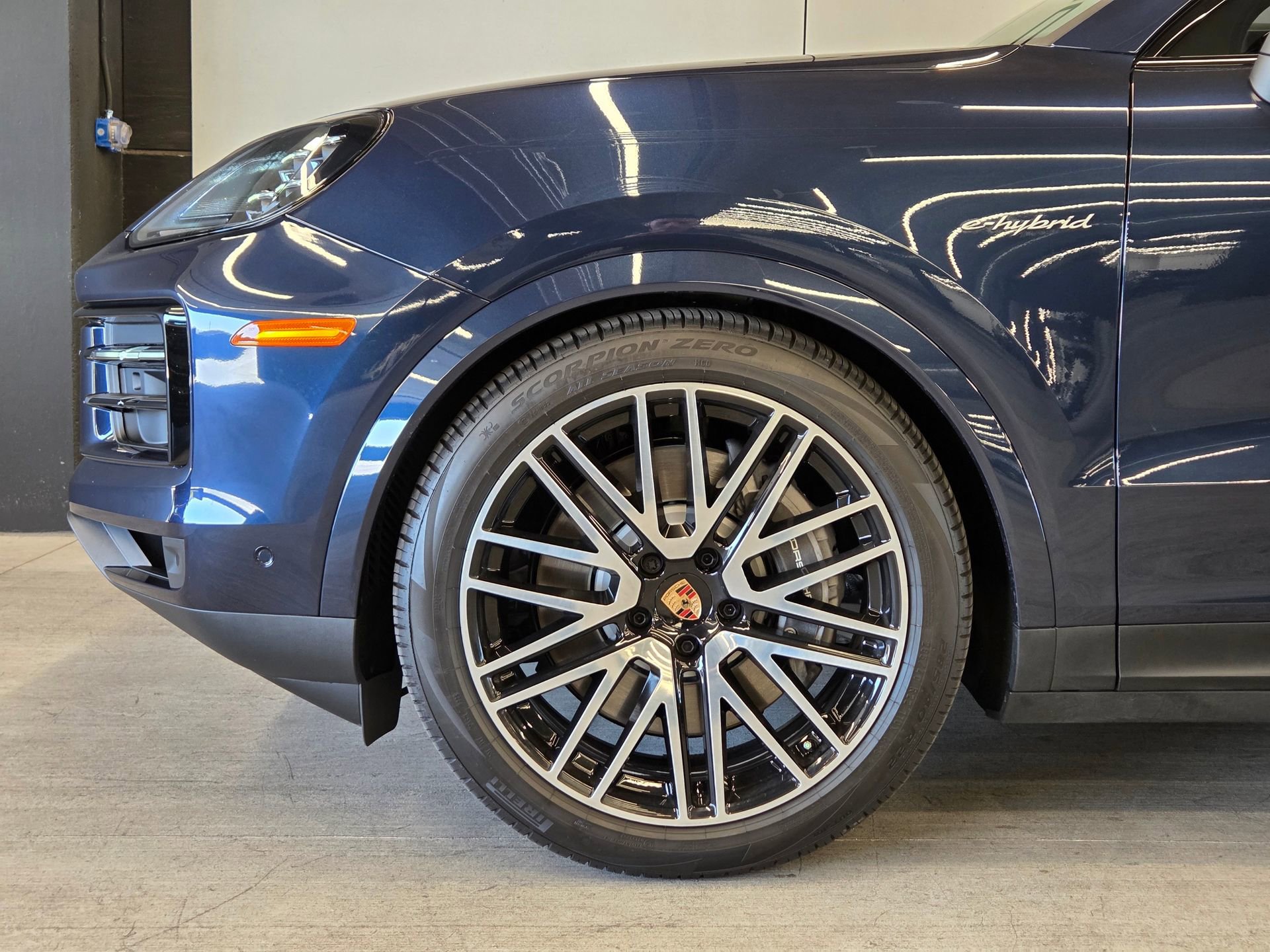 Certified 2026 Porsche Cayenne E-Hybrid Coupe AWD/4WD image 9