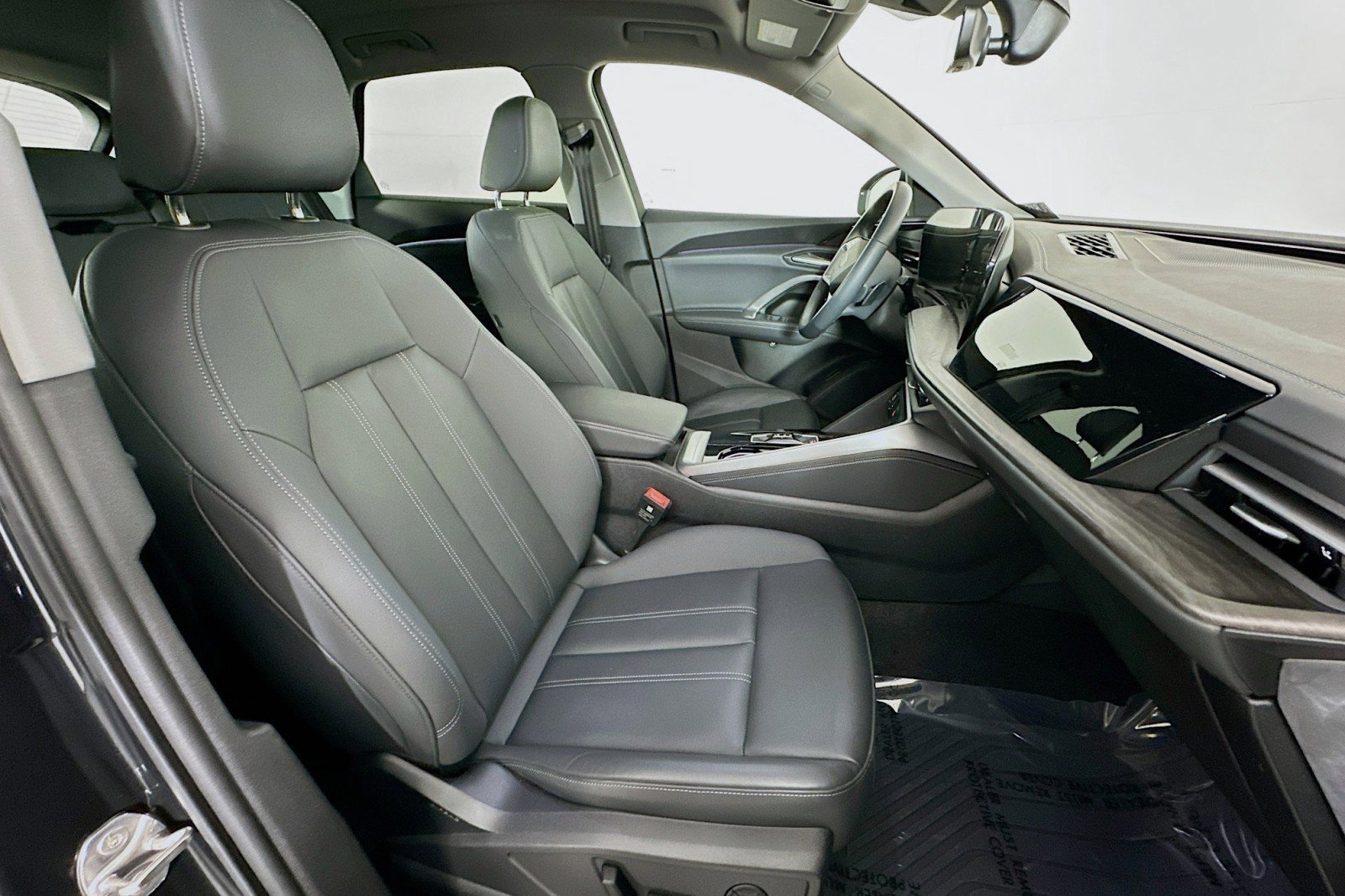 Used 2025 Audi Q5 Premium w/ Convenience Package image 8