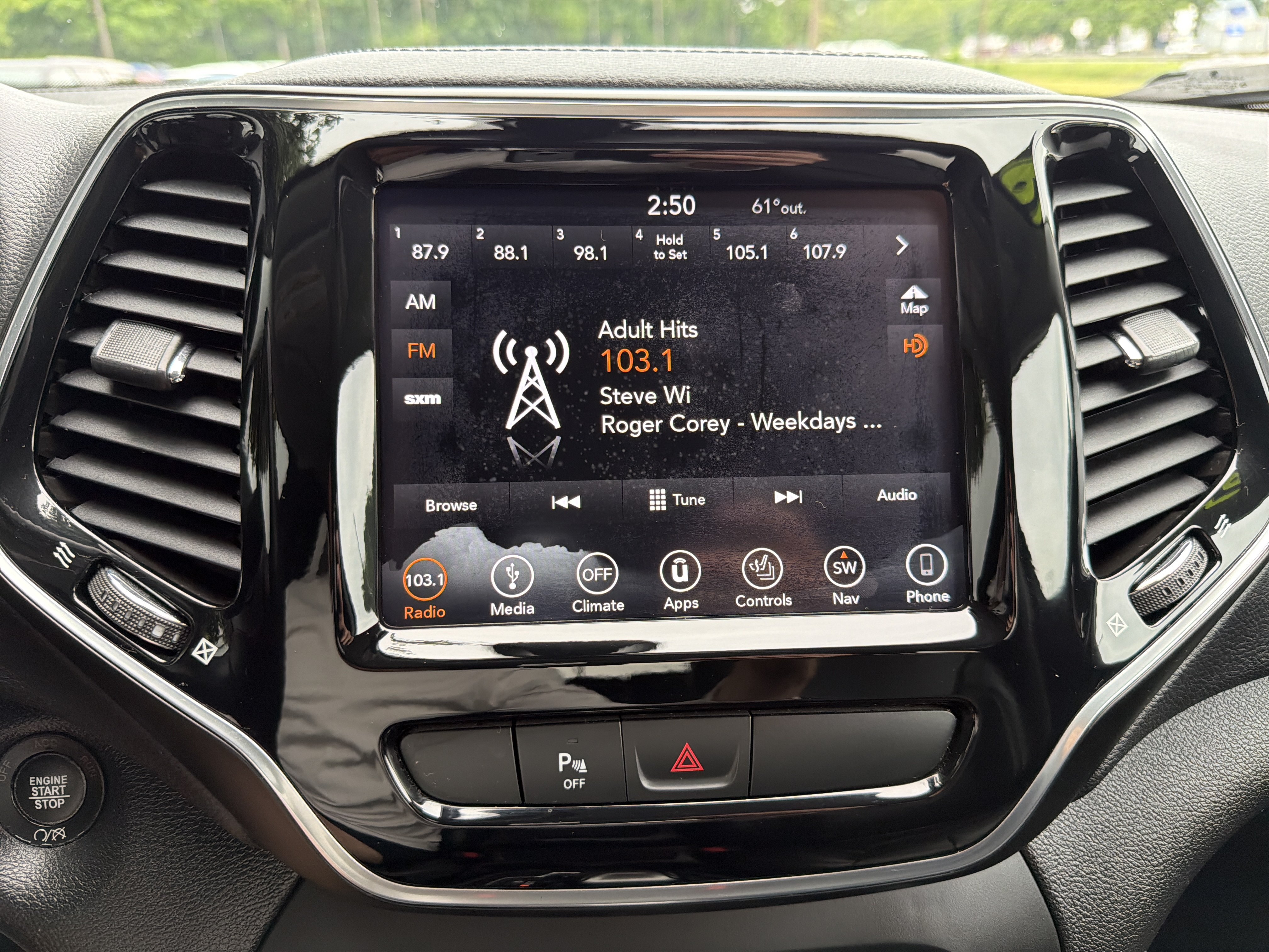 Used 2019 Jeep Cherokee Limited AWD/4WD image 24