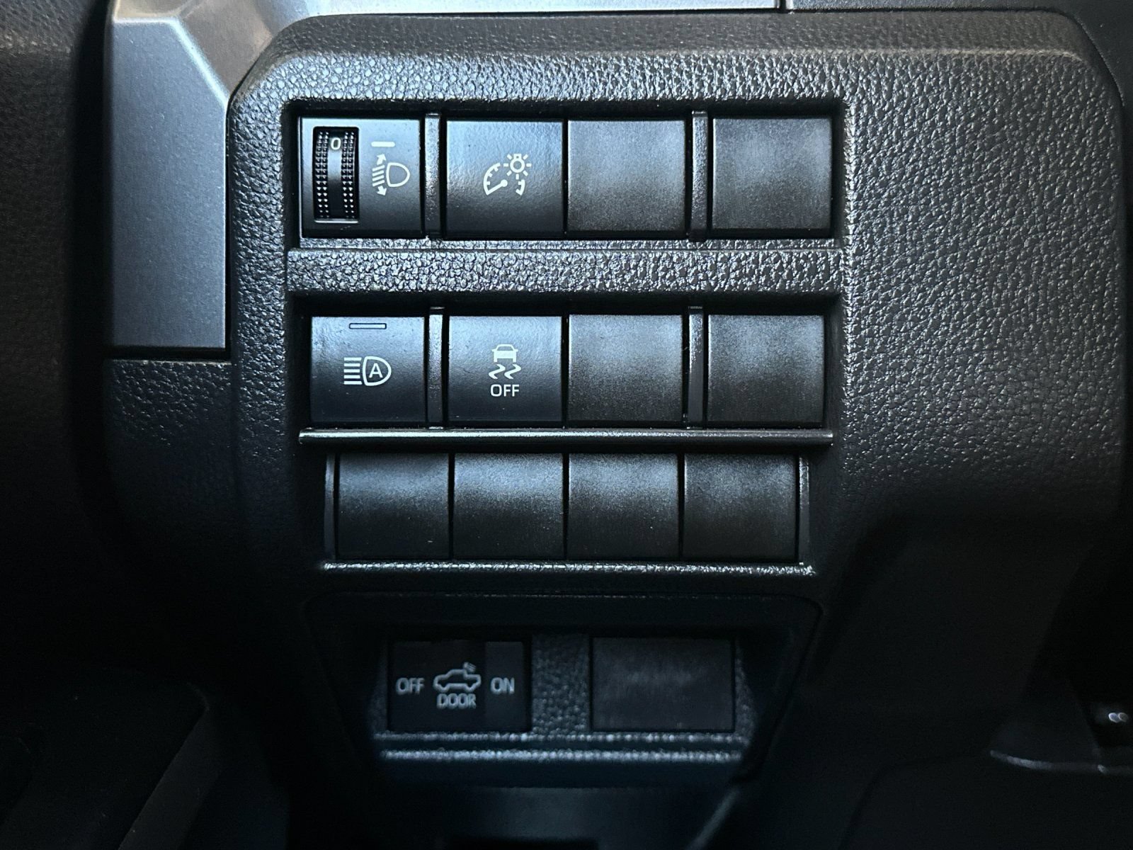 Used 2025 Toyota Tacoma SR5 AWD/4WD image 25