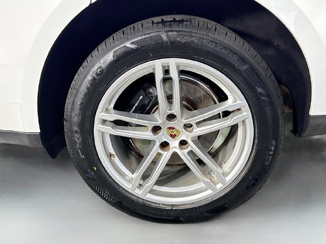 Used 2023 Porsche Macan AWD/4WD image 36