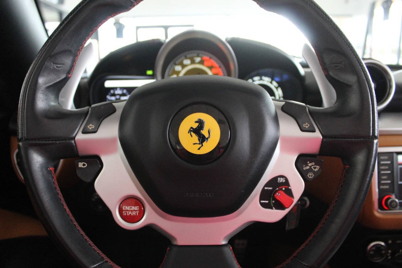 Used 2016 Ferrari California T RWD image 17