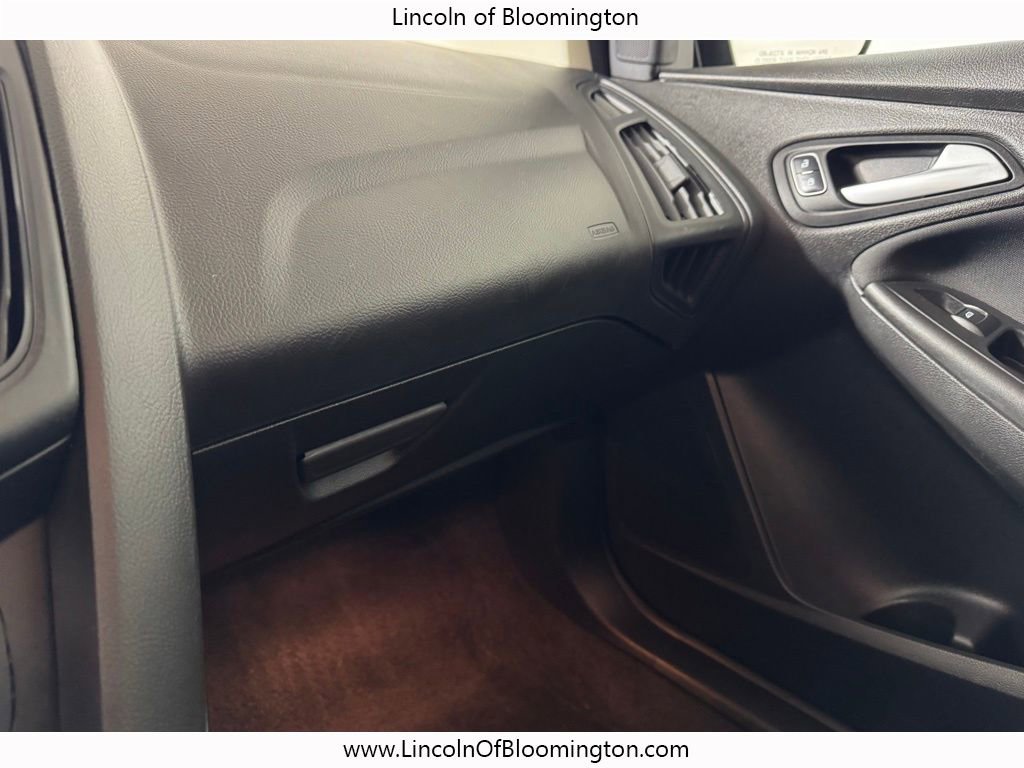 Used 2018 Ford Focus SE w/ Cold Weather Package image 39
