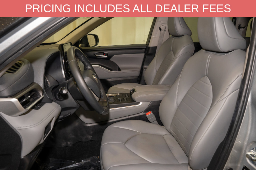 Used 2022 Toyota Highlander XLE AWD/4WD image 13