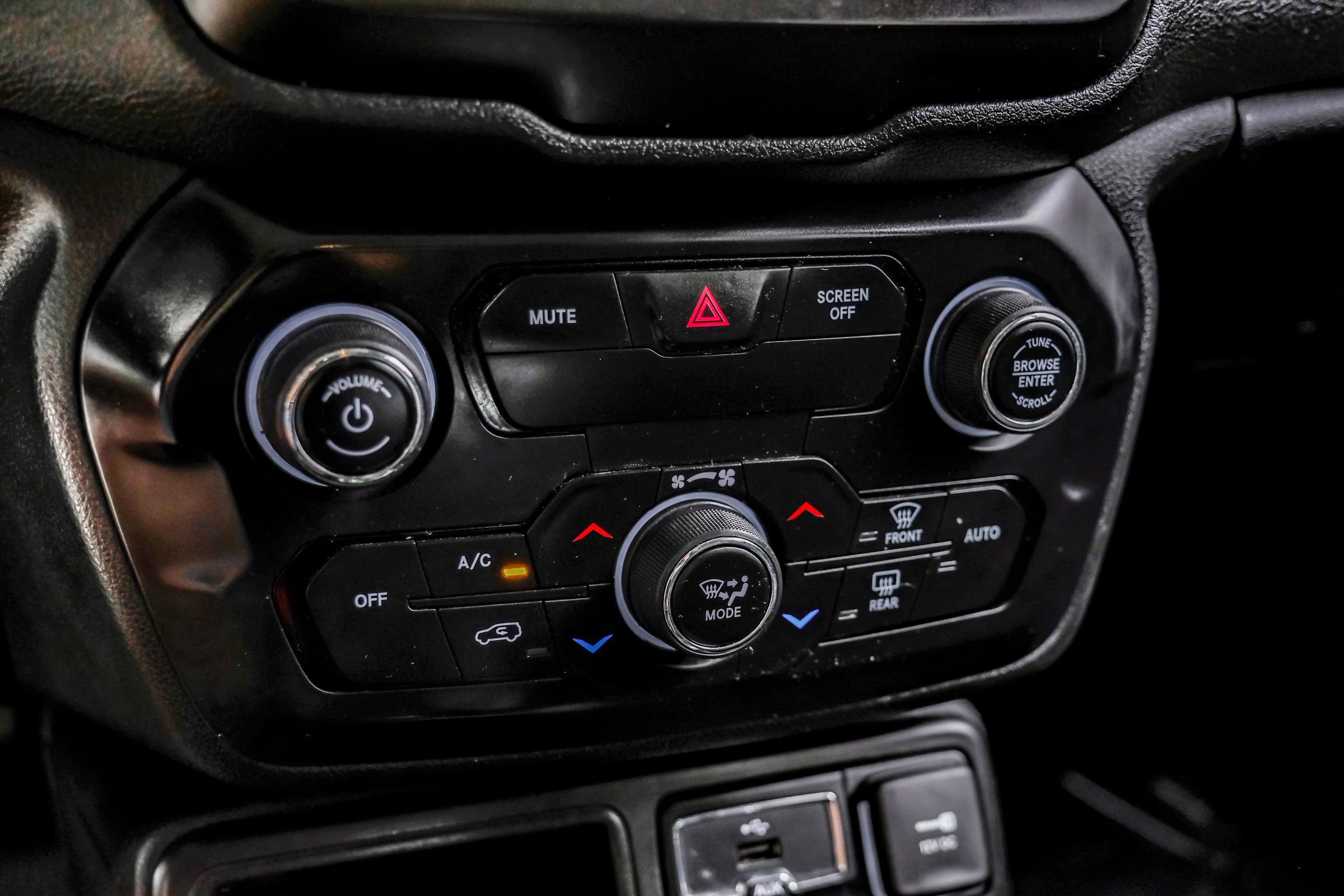 Used 2020 Jeep Renegade Latitude image 29