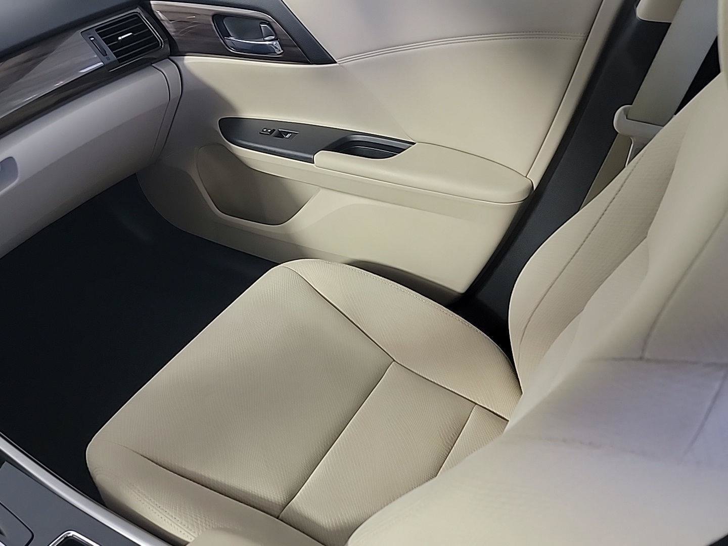 Certified 2017 Honda Accord EX image 21