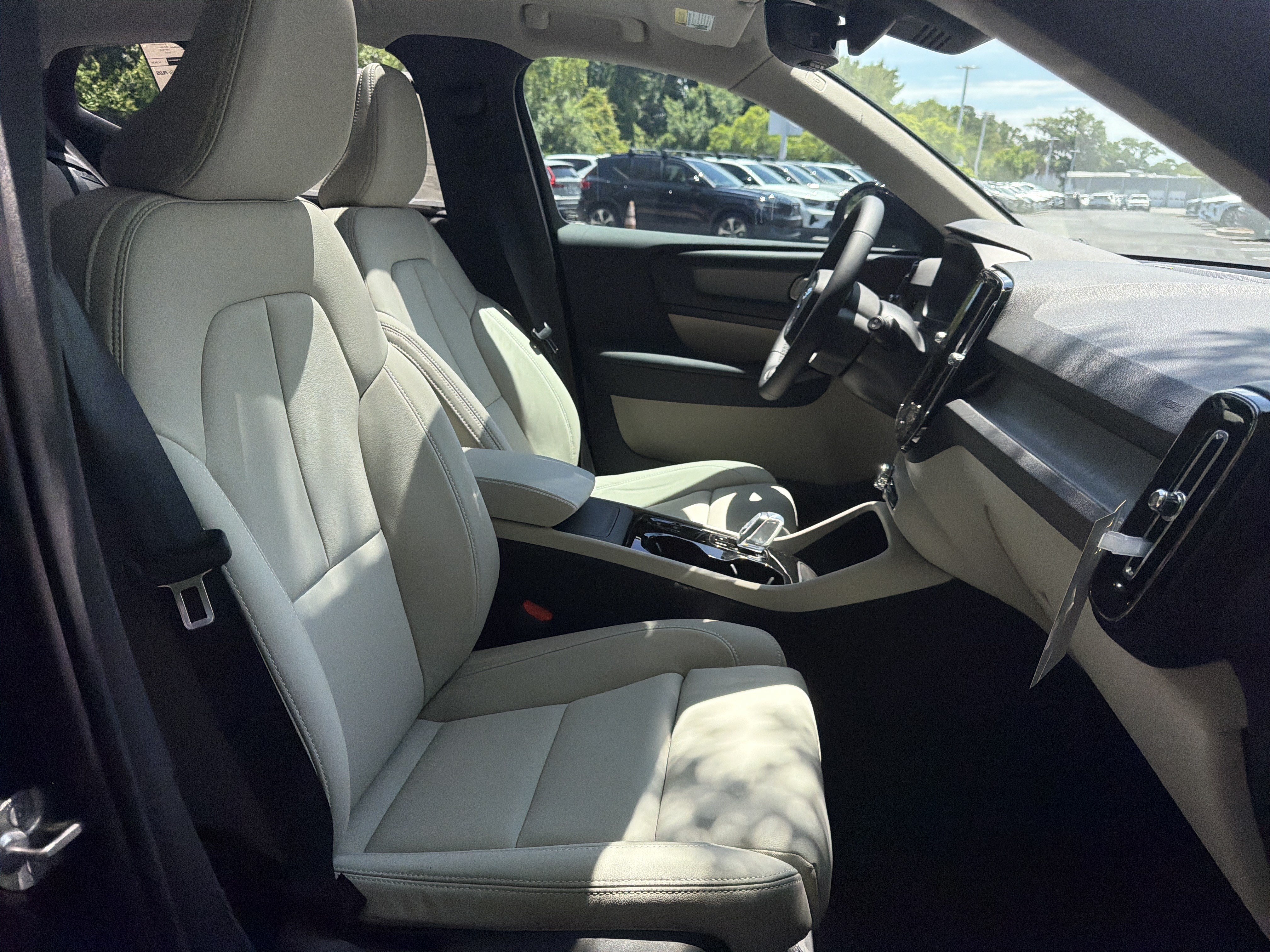 New 2026 Volvo XC40 B5 Ultra w/ Protection Package Premier AWD/4WD image 21