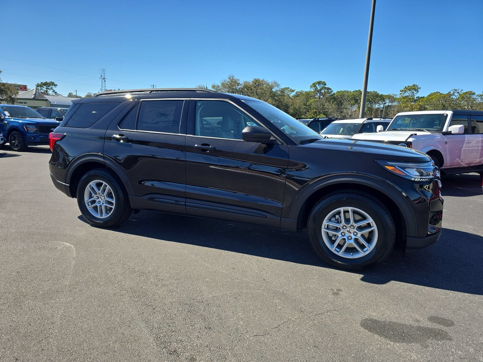 New 2026 Ford Explorer Active w/ Active Comfort Package RWD image 2