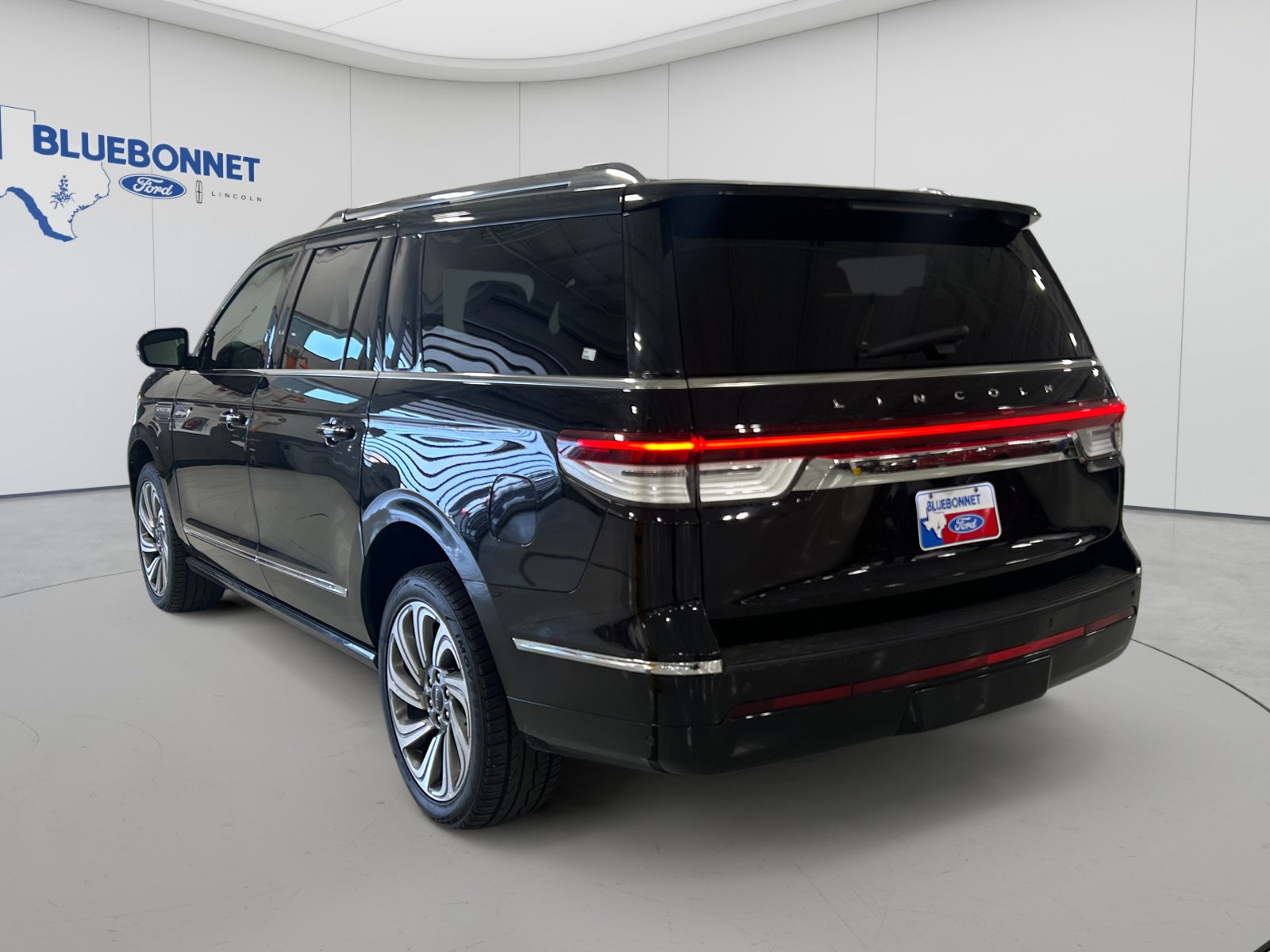 Used 2024 Lincoln Navigator L 4WD image 6