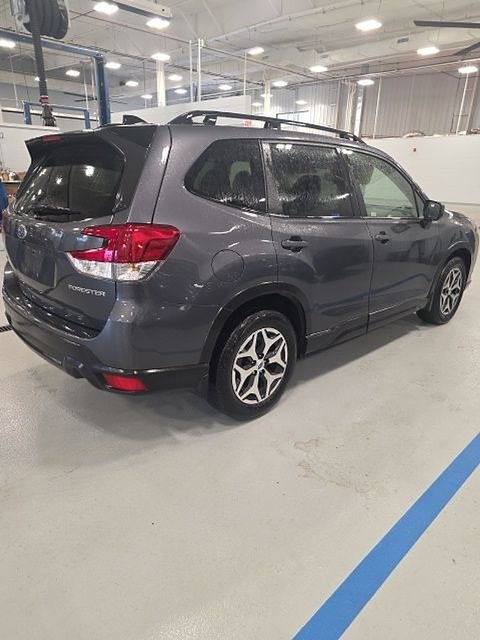 Used 2024 Subaru Forester Premium image 4