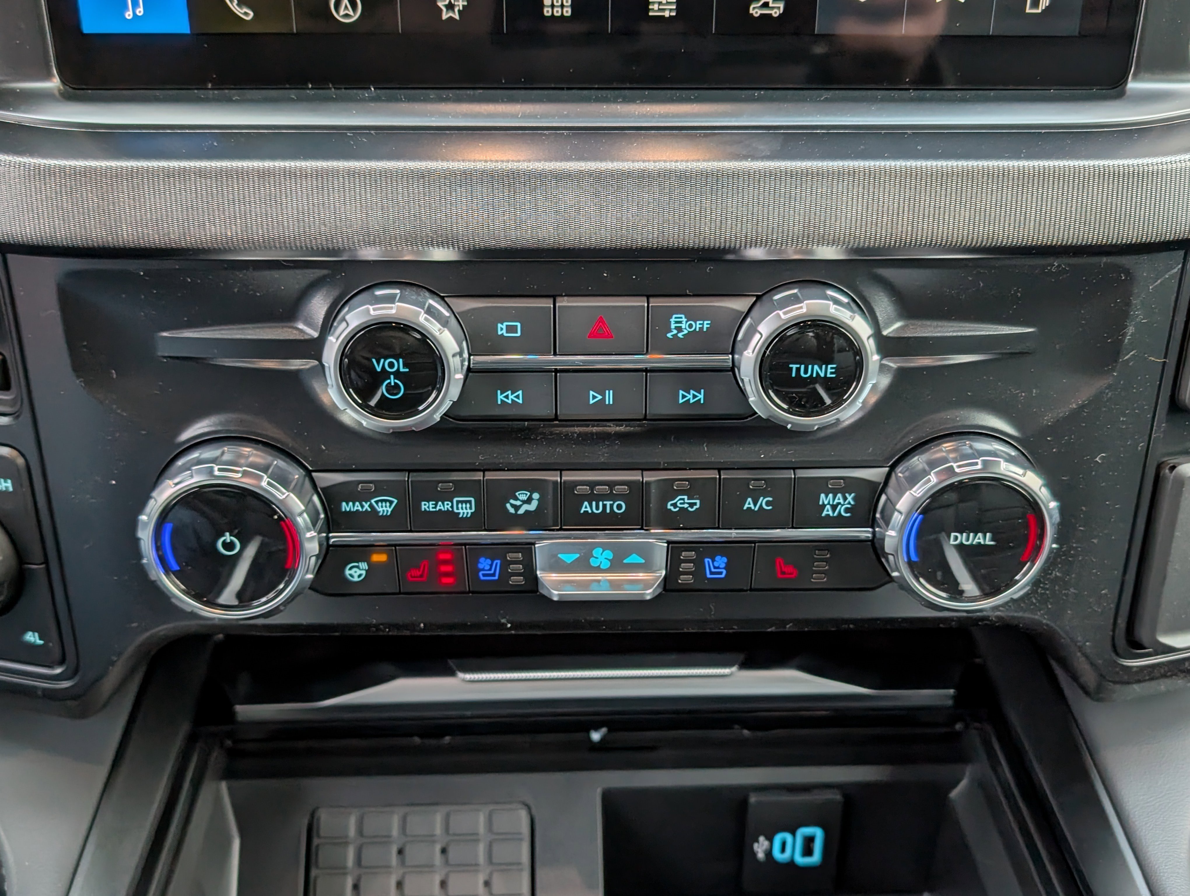 New 2026 Ford F250 Platinum image 32