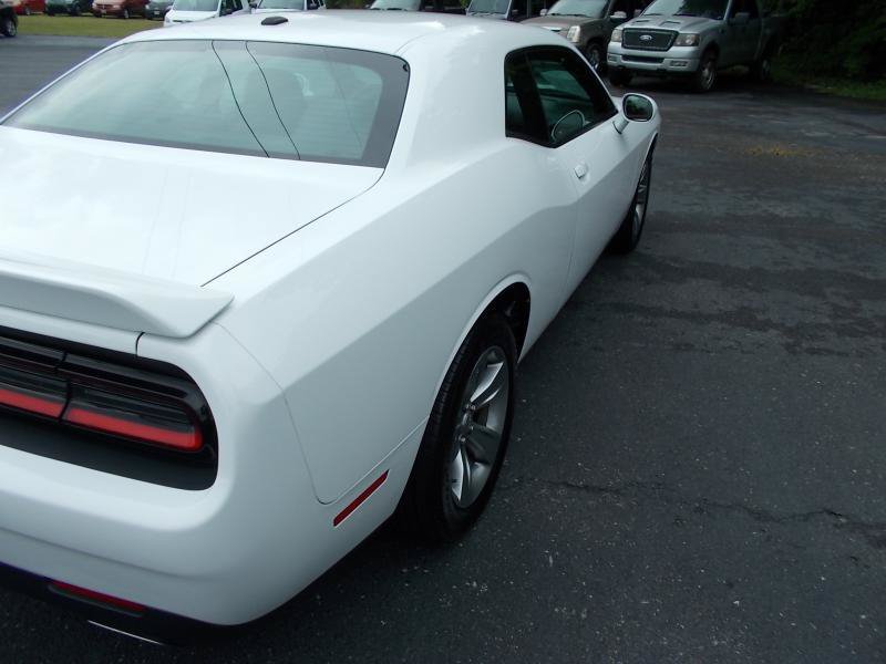 Used 2019 Dodge Challenger SXT RWD image 14