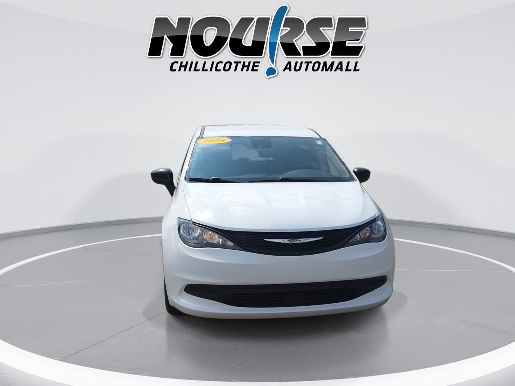 Used 2024 Chrysler Voyager LX FWD image 3