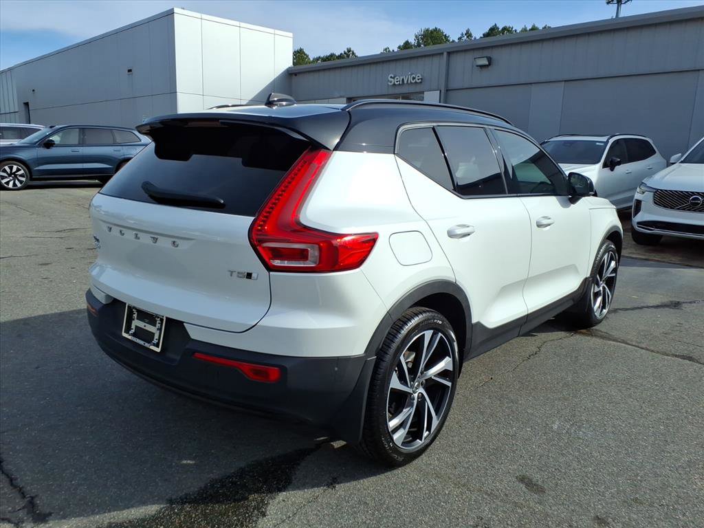 Used 2021 Volvo XC40 T5 R-Design w/ Climate Package image 3