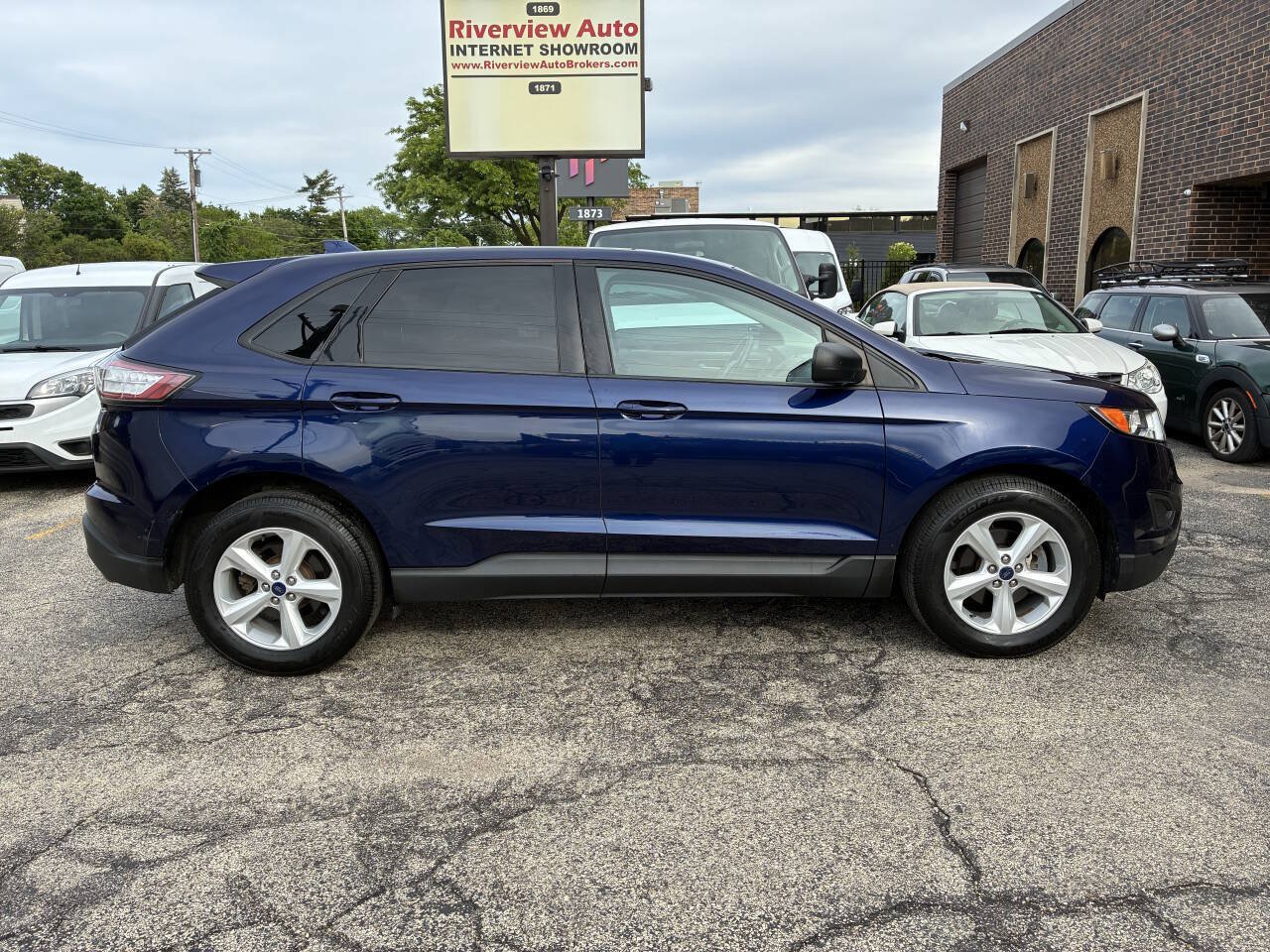 Used 2016 Ford Edge SE FWD image 3