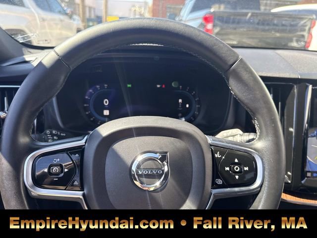 Used 2023 Volvo XC60 B5 Plus image 28