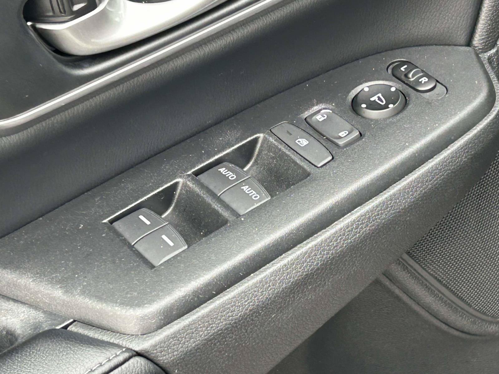Used 2017 Honda CR-V EX-L image 16