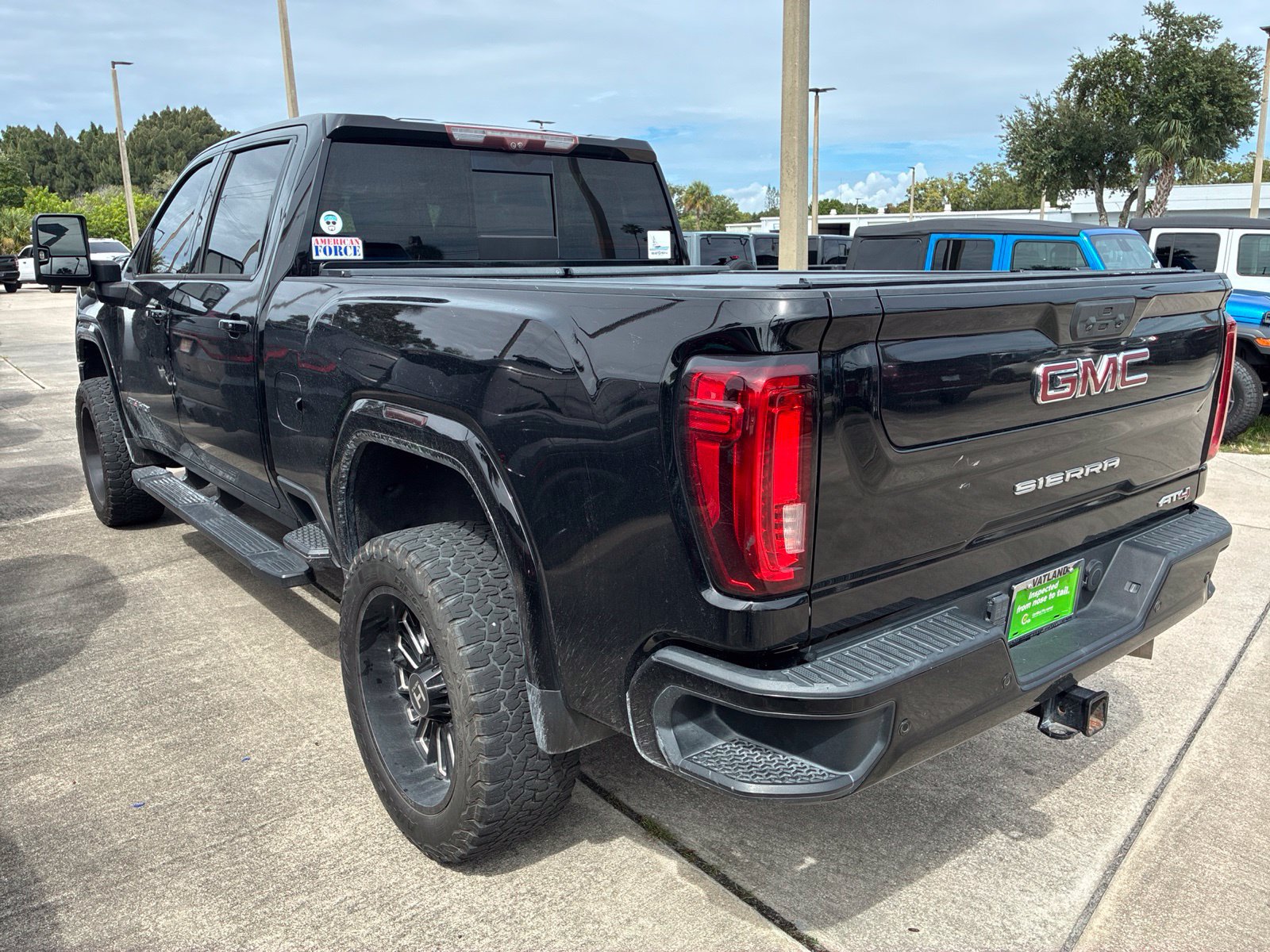 Used 2020 GMC Sierra 2500 AT4 w/ AT4 Premium Package AWD/4WD image 3
